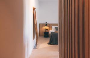 Uma TV ou centro de entretenimento em Adama Mykonos Boutique Hotel
