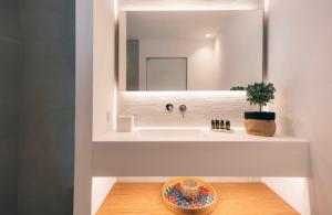 Um banheiro em Adama Mykonos Boutique Hotel
