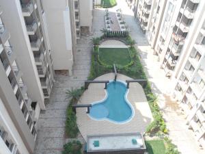 Vista sulla piscina di Vrindavan Guest House o su una piscina nei dintorni