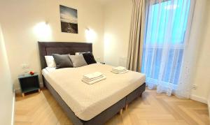 Posteľ alebo postele v izbe v ubytovaní Apartment Golden Beach by TriApart