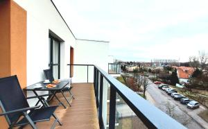 Balkón alebo terasa v ubytovaní Apartment Golden Beach by TriApart