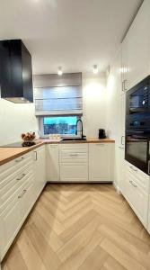 Kuchyňa alebo kuchynka v ubytovaní Apartment Golden Beach by TriApart