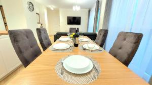 Televízia a/alebo spoločenská miestnosť v ubytovaní Apartment Golden Beach by TriApart