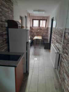 Una cocina o cocineta en Apartamente Ambrus Praid