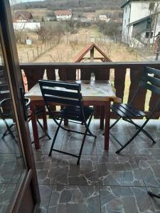 Un balcón o terraza en Apartamente Ambrus Praid