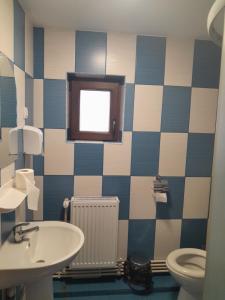 Un baño de Apartamente Ambrus Praid