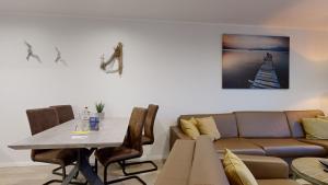 Posezení v ubytování strandnahe FeWo mit Balkon, Residenz Bel Vital 23, Binz + 28 fotografií