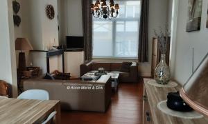 a living room with a couch and a table at Huis Hersinde in Blankenberge