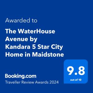 Et logo, certifikat, skilt eller en pris der bliver vist frem på The WaterHouse Avenue by Kandara 5 Star City Home in Maidstone