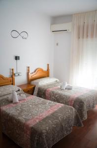 Postel nebo postele na pokoji v ubytování HOSTAL CACHE