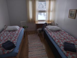Ένα ή περισσότερα κρεβάτια σε δωμάτιο στο Saarnimaja