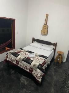 Säng eller sängar i ett rum på Casa da Cida