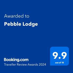 תעודה, פרס, שלט או מסמך אחר המוצג ב-Pebble Lodge