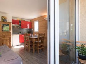 Dapur atau dapur kecil di Appartement Saint-Lary-Soulan, 3 pièces, 6 personnes - FR-1-296-142