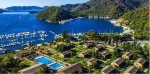een luchtzicht op een resort met een jachthaven bij Gorgeous Family Pool Villa In Gocek in Göcek