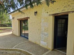 a building with two doors on the side of it at Cottage paisible in Ribérac