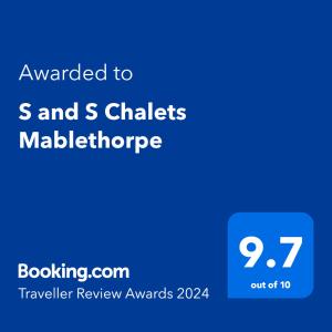 梅布爾索普的住宿－S and S Chalets Mablethorpe，给慈善机构麦克利夫发短信的电话的屏幕
