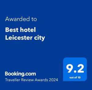 uma captura de ecrã de um telefone com o texto atualizado para o melhor hotel geladeira cidade em Best hotel Leicester city em Leicester