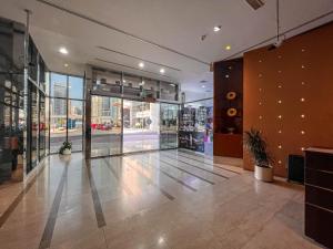 Fotografie z fotogalerie ubytování Cosmos Living Cozy Studio Near Dubai Marina v Dubaji