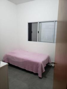 Łóżko lub łóżka w pokoju w obiekcie Casa Confortável Andar Superior