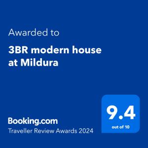 شهادة أو جائزة أو لوحة أو أي وثيقة أخرى معروضة في 3BR modern house at Mildura