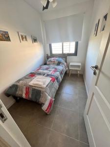 a bedroom with a bed in the corner of a room at Lumiere apartments 5- Departamento en complejo residencial in El Challao