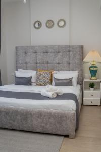 Postel nebo postele na pokoji v ubytování Elite Residence 1 bedroom Westlands with views, gym &pool