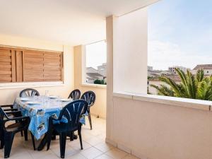 Μπαλκόνι ή βεράντα στο Appartement T3 climatisé avec piscine, balcon, parking, à 400m de la plage - Narbonne-Plage - FR-1-409-30