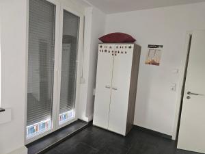 a room with a white cabinet and a window at Lara Zimmer in Heilbronn Zentrum in Heilbronn