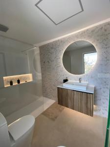 Koupelna v ubytování Ático de Lujo Izaro II Totalmente Nuevo + 83 fotografií