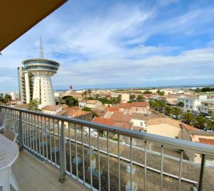 Le Traversant- View and seaside with air conditioning!陽台或露臺