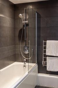 Koupelna v ubytování George Albert Hotel & Spa