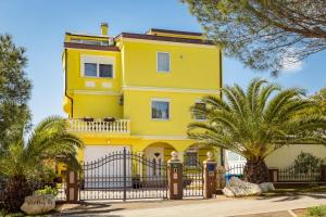 Το κτήριο όπου στεγάζεται  το διαμέρισμα