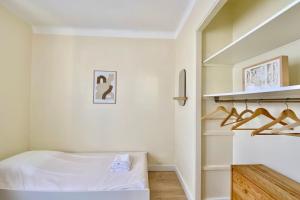 a bedroom with a bed and a shelf at La Poétique - Air-conditioned house with 3 bedrooms! in Montpellier