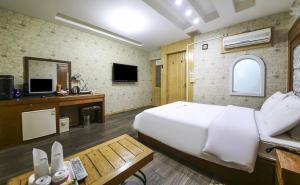 Televiisor ja/või meelelahutuskeskus majutusasutuses Cheongju Ochang memory stay