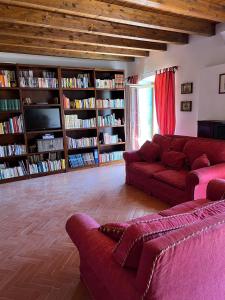 Η βιβλιοθήκη της παραθεριστικής κατοικίας