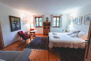 a living room with a bed and a couch at Dom Geologa in Marianówka