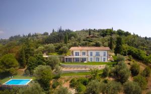 Villa Paola في توري ديل بيناكو: منظر جوي لمنزل به حوض سباحة