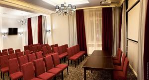 TV a/nebo společenská místnost v ubytování Kiroff Hotel