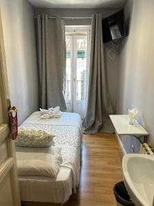 Hostal New Dream Madrid客房内的一张或多张床位