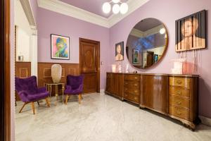 a dressing room with purple chairs and a mirror at Pug Seal Polanco Anatole France in Mexico City