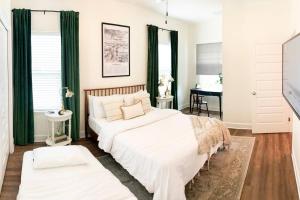 a bedroom with two beds with green curtains and a piano at The Floridian Newly Built Dreamhome Central in Gainesville