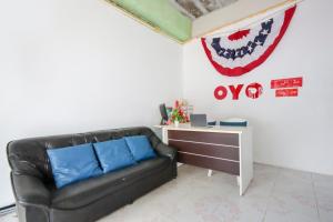 Zona d'estar a OYO 1120 The Royhanna Beach Home