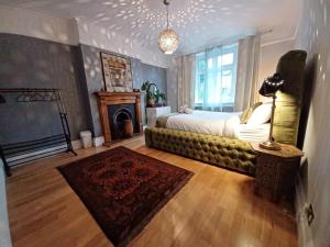 En eller flere senge i et værelse på The Gemstone Manor