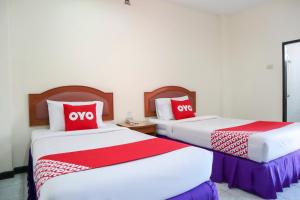 En eller flere senge i et værelse på OYO 747 Suwanna Hotel