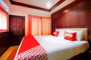 Ένα ή περισσότερα κρεβάτια σε δωμάτιο στο OYO 629 Chaytalay Palace Hotel
