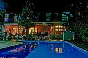 Casarão Villa al Mare内部或周边的泳池