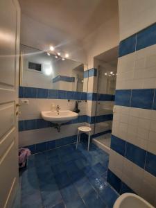 a blue and white bathroom with a sink and a tub at Amalfi Antica in Atrani