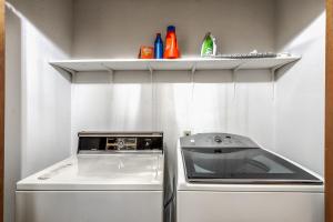 Φωτογραφία από το άλμπουμ του Pine View Lodge: A Lovely Dog Friendly 3 Bedroom within Walking Distance to Midtown! σε Ruidoso +43 φωτογραφίες