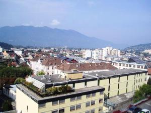 a view of a city with buildings and a mountain at Résidence Le Chateau Durieux 3 - Studio bien agencé, proche tous commerces ! MAE-7544 in Aix-les-Bains